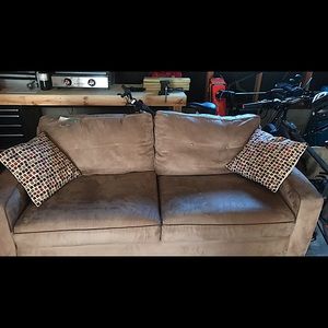 Selling a couch. Needs to go ASAP